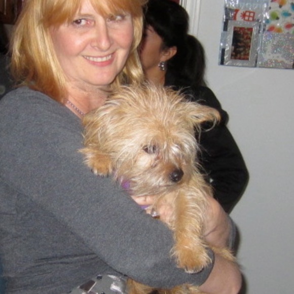 Joanie, Dog Owner, Hockey Fan, Dancer, Aunt - Picture 4 of 5